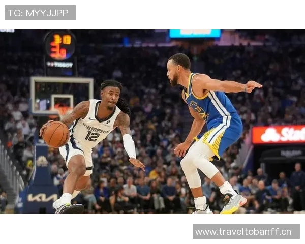 温情瞬间斯潘塞兄弟对决引发勇士灰熊球员教练球迷共鸣欢笑