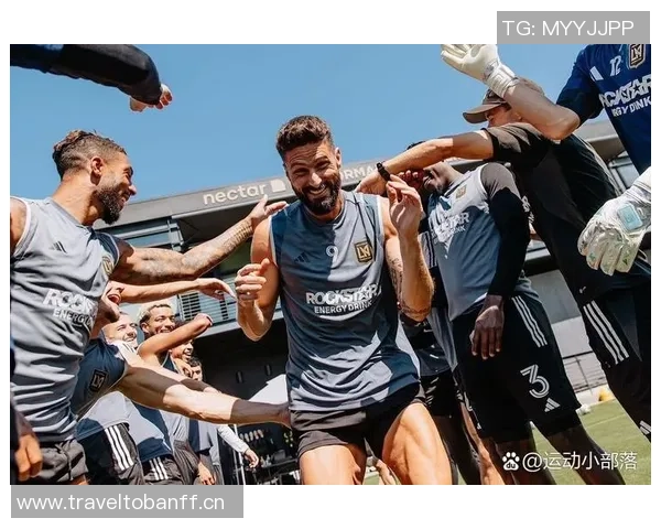 洛杉矶FC宣布续约38岁门将洛里至2026年并附加一年选择权