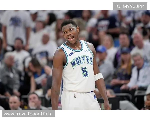 爱德华兹分享夏季训练心得强调低位进攻应对包夹挑战 爱德华兹分享夏季训练心得强调低位进攻应对包夹挑战