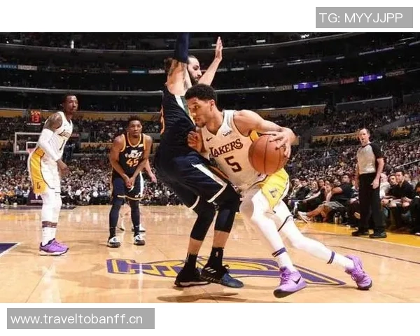 泰瑞斯马丁替补出战25分钟高效砍下26分6篮板3助攻2抢断表现亮眼